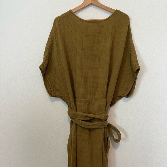 Elegant Olive Midi Dress - Picture 4 of 6